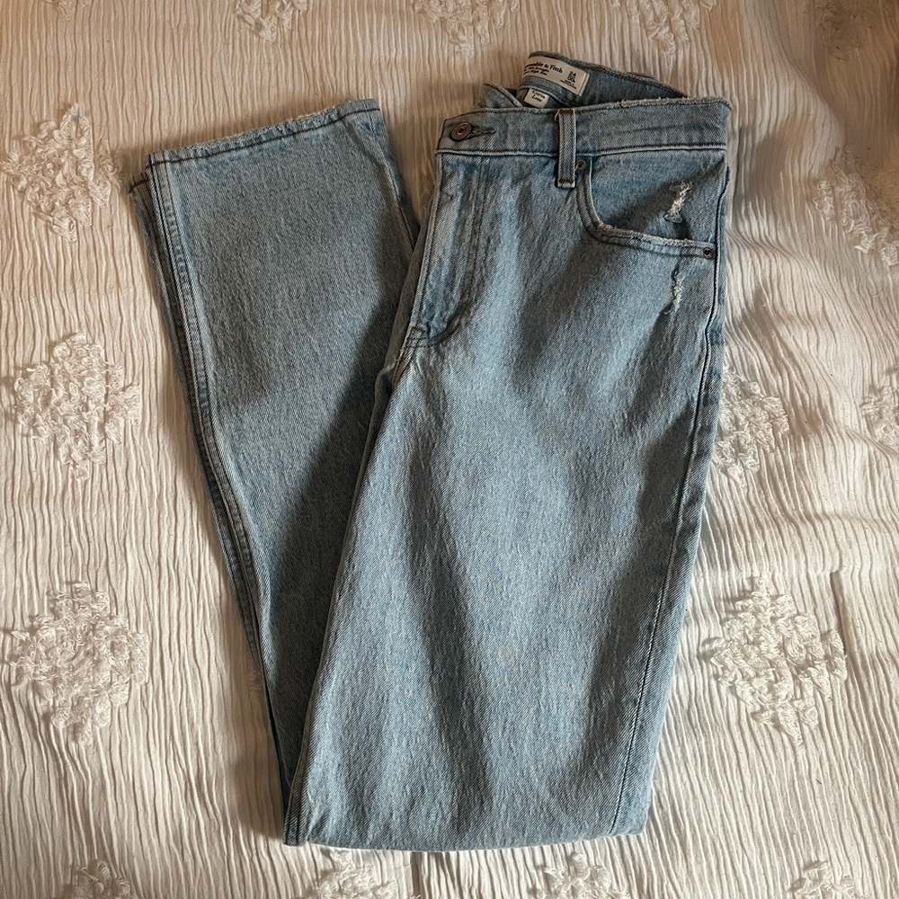 Abercrombie 90s Straight Ultra High Rise Cross Waist Jeans Curve Love Light Wash
